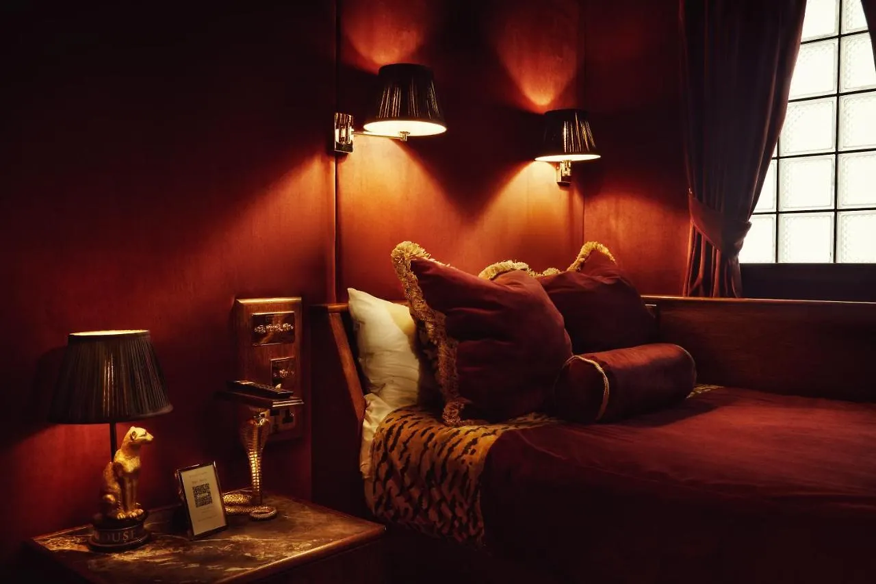 ****  House Of Gods Royal Mile Hotel Edinburgh United Kingdom